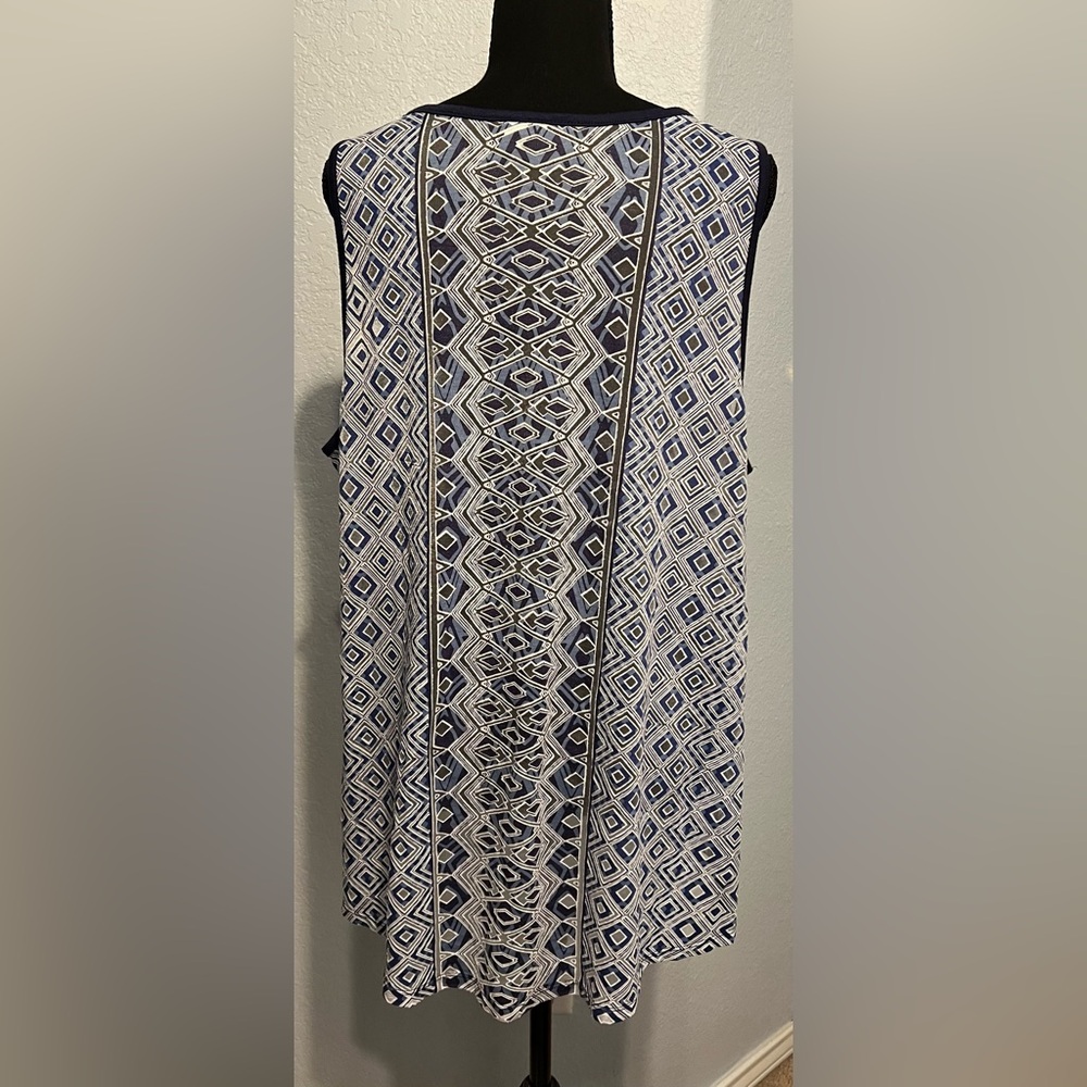 ❤️Cato Blue and White Patterned Tank Top - Picture 4 of 5